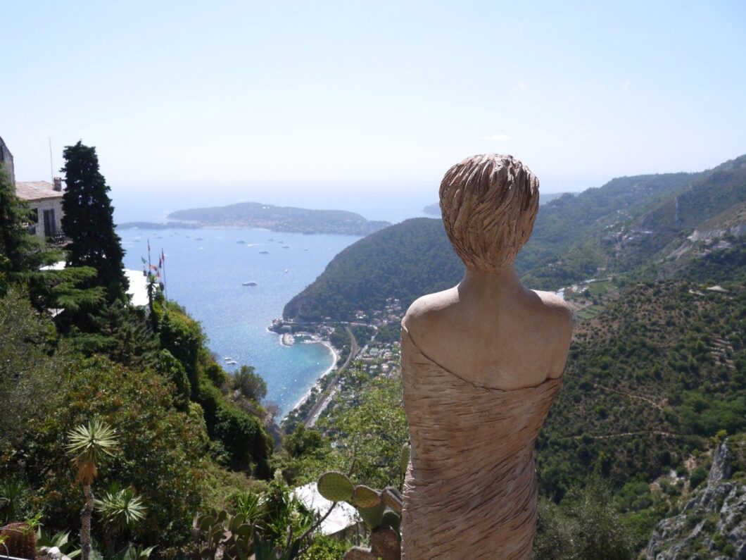 Cactustuin Eze village