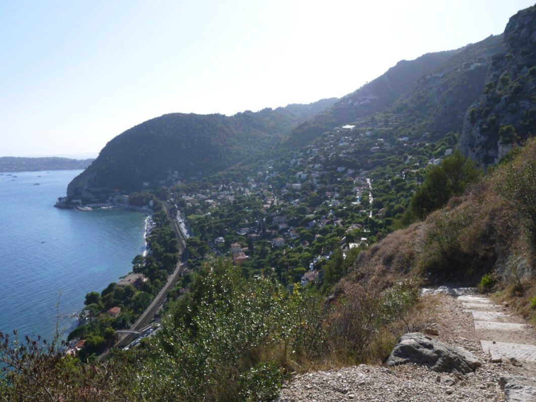 Uitzicht vanaf de trail van Eze