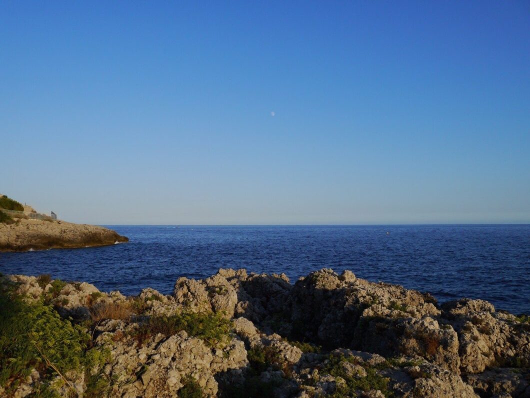 Wandelpad langs de kust