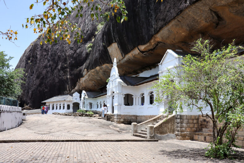 Rangiri Dambulla Cave Temple sri lanka