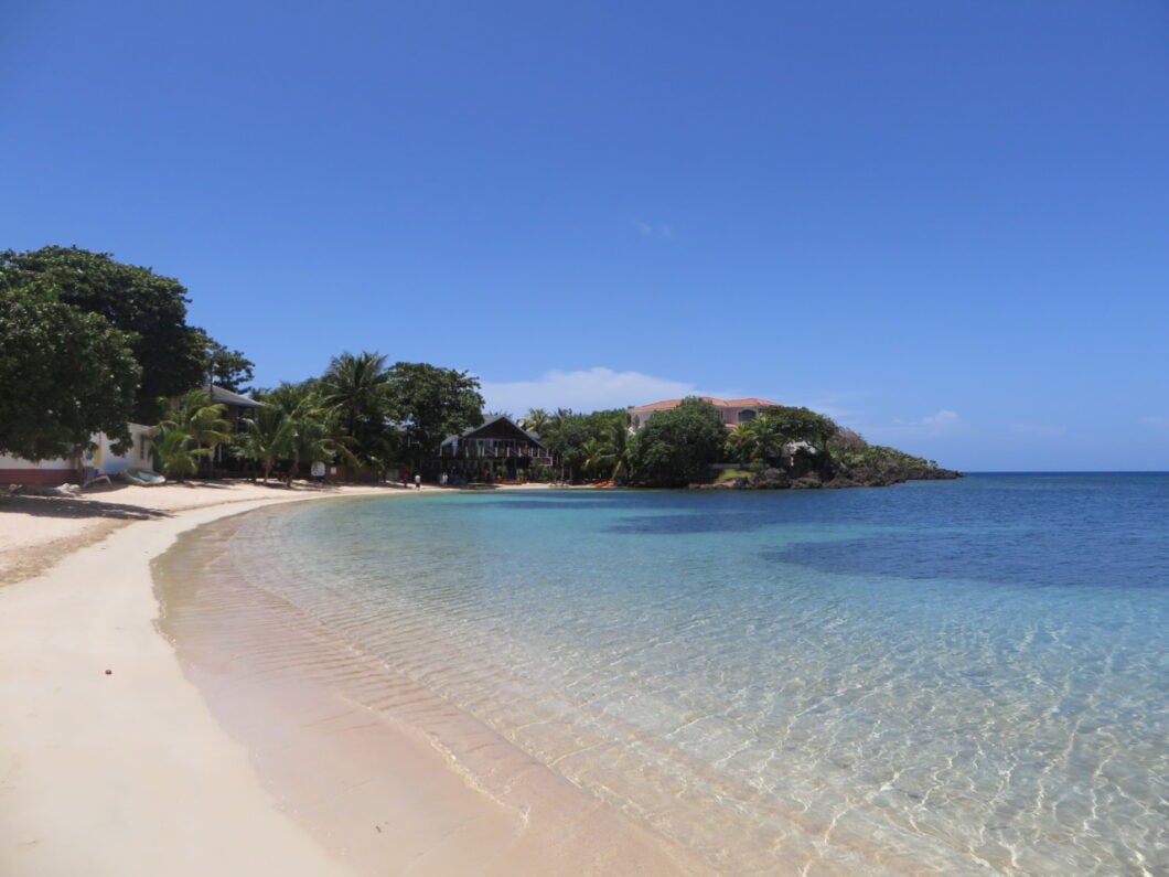 beach-roatan-honduras