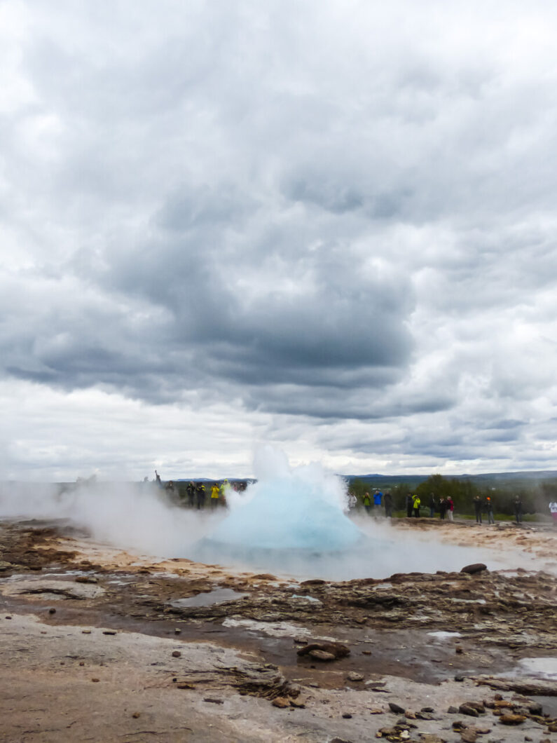 Strokkur geiser ijsland bezienswaardigheden