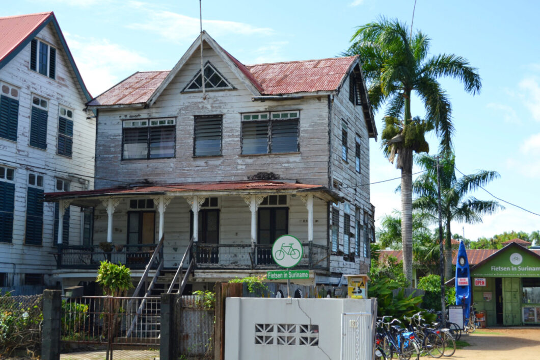 Straatbeeld Paramaribo