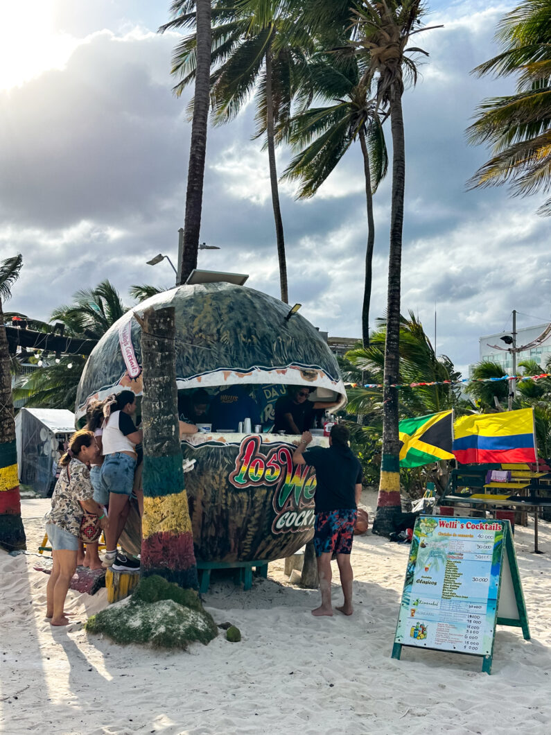 cocktail bar, playa el centro san andres