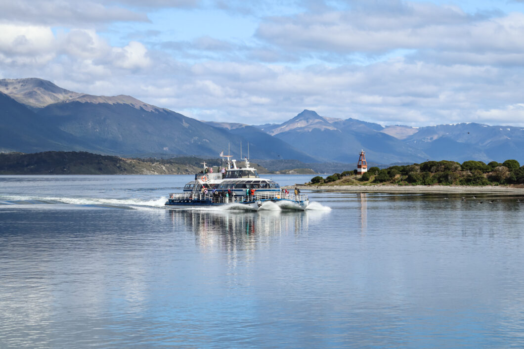 catamaran tour ushuaia