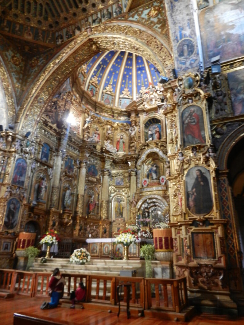 cathedraal-quito-ecuador