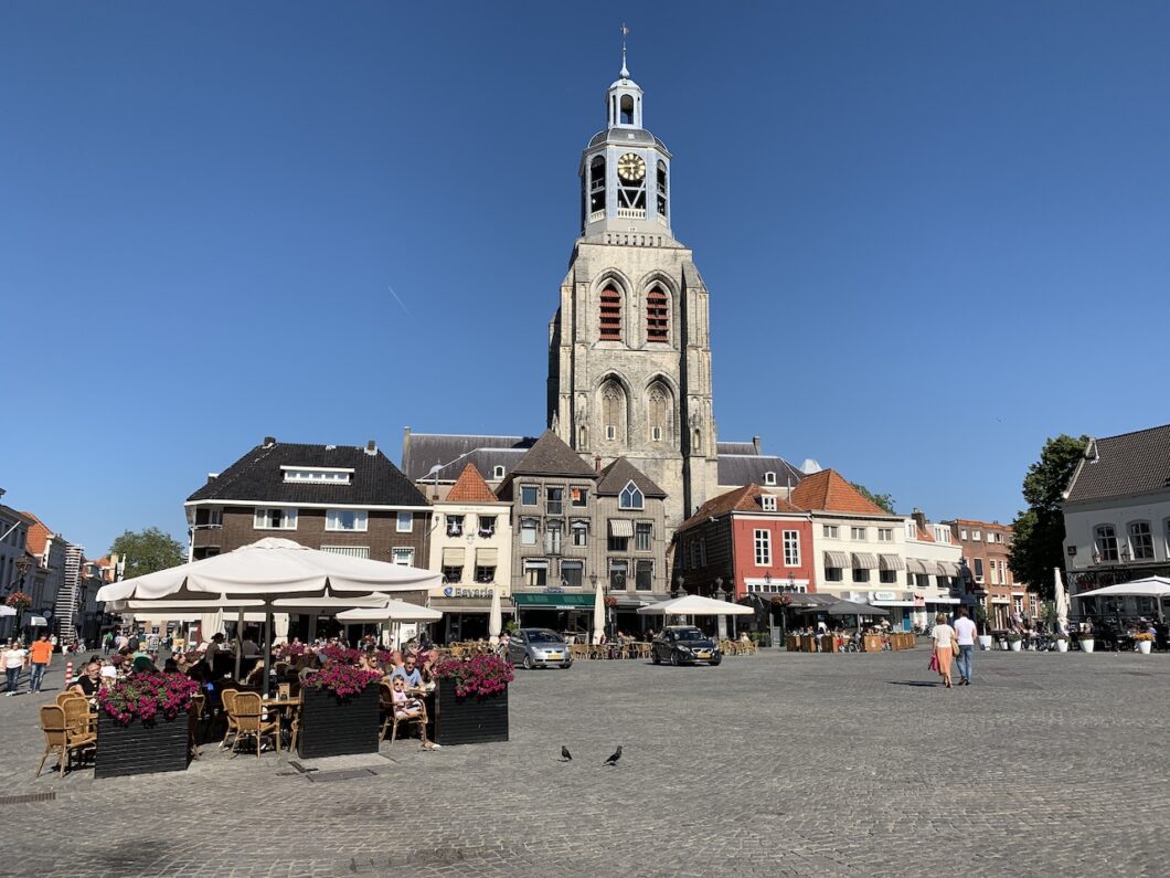wat te doen in bergen op zoom de peperbus beklimmen