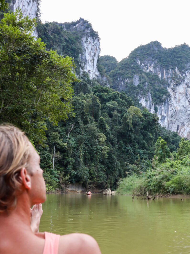 tuben khao sok rivier