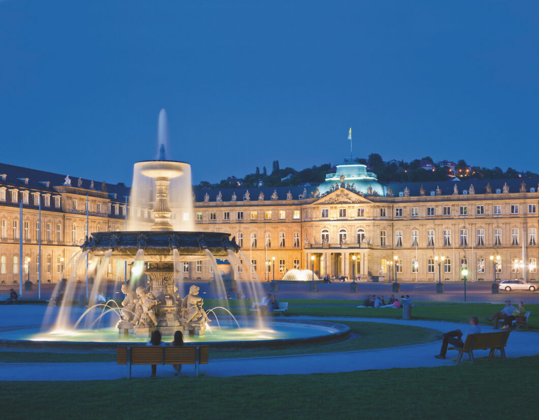 Schlossplatz avond