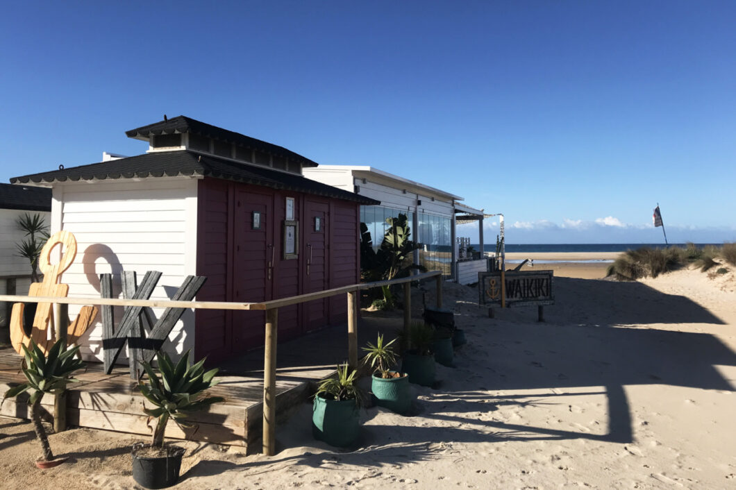 Tarifa Waikiki strandtent bachbar