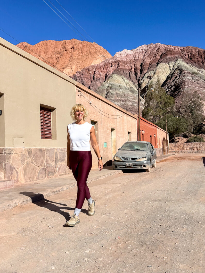 purmamarca, argentinie, 7 color mountain