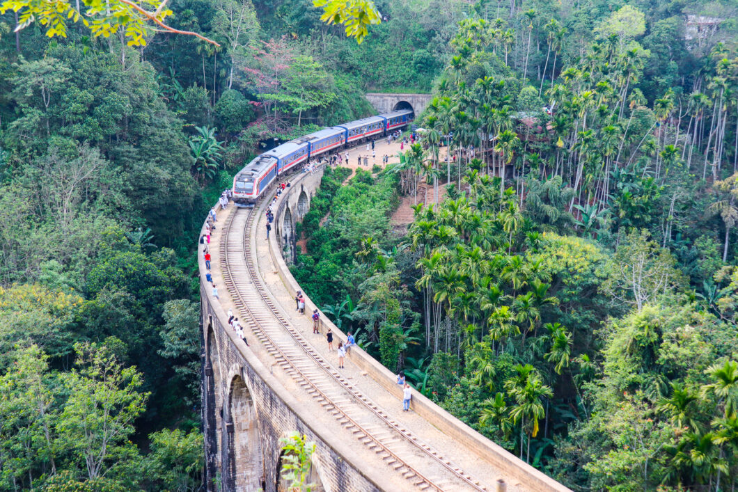 9 arch bridge ella sri lanka