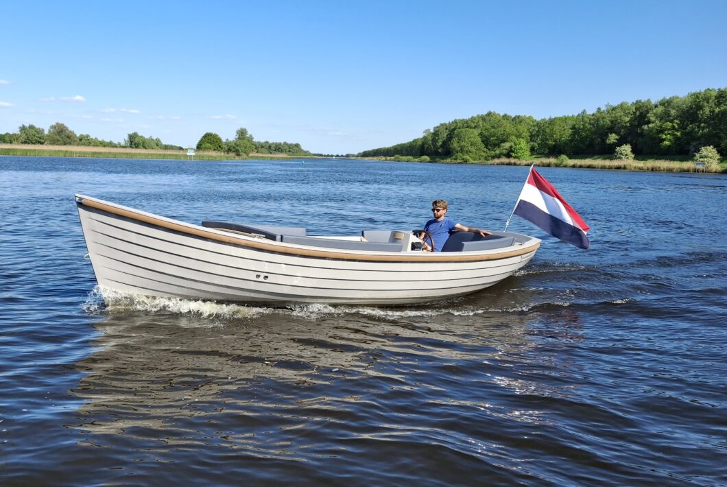 Hollander 700 Elektrische sloep huren