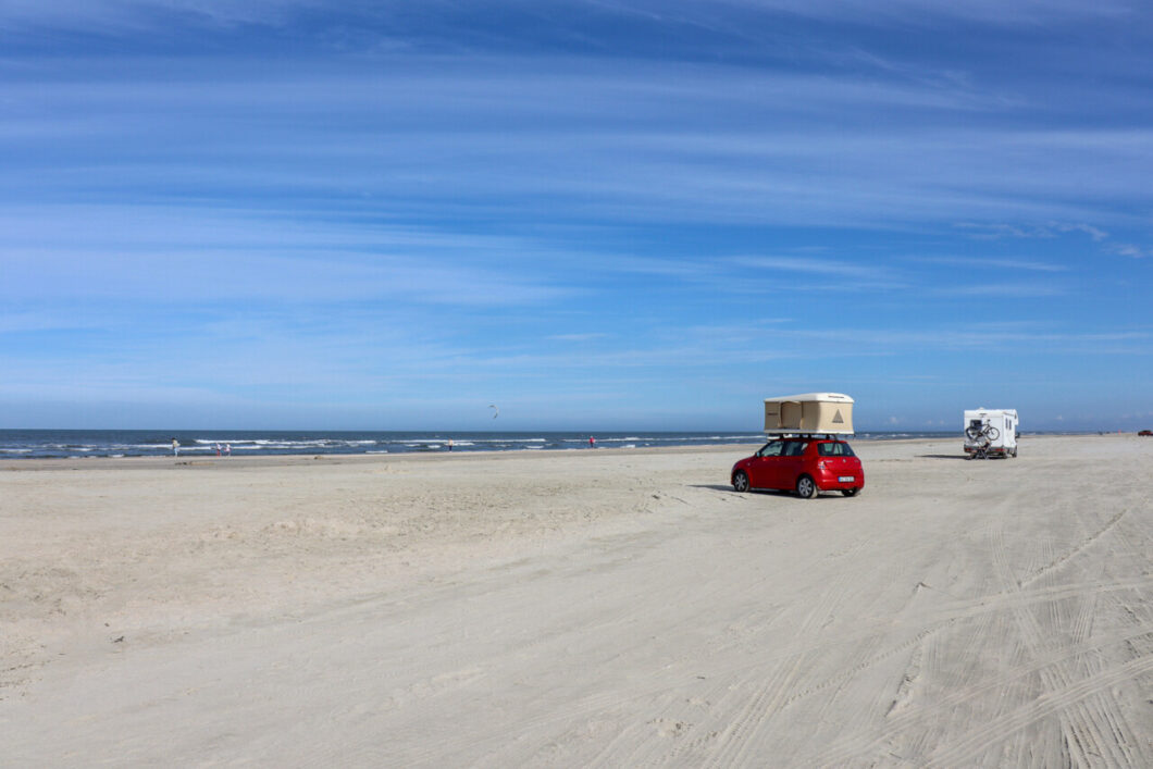auto op het strand denemarken