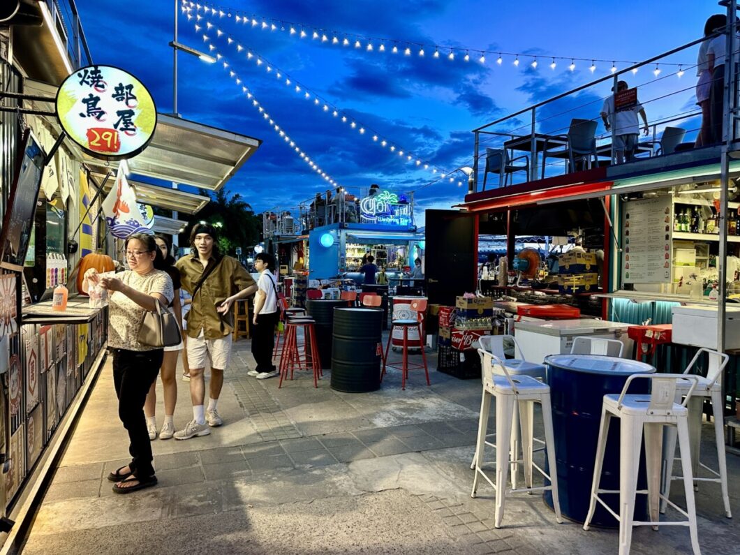 dadaocheng container market taipei taiwan