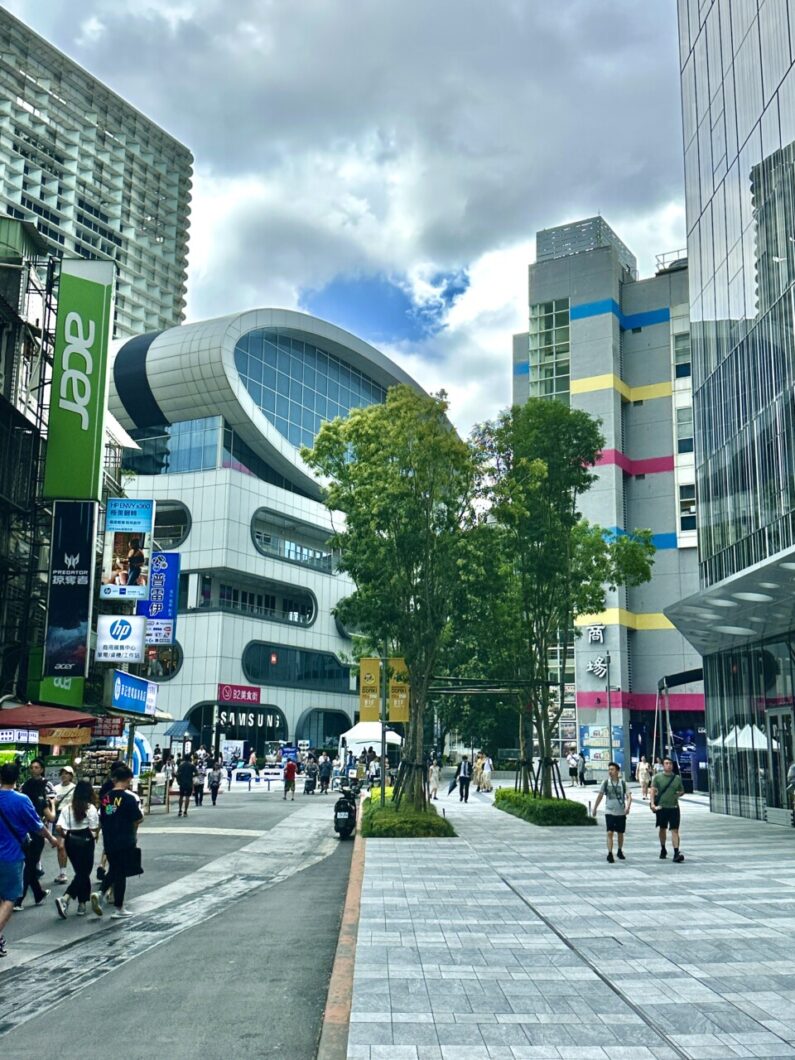 shoppingmall taipei taiwan