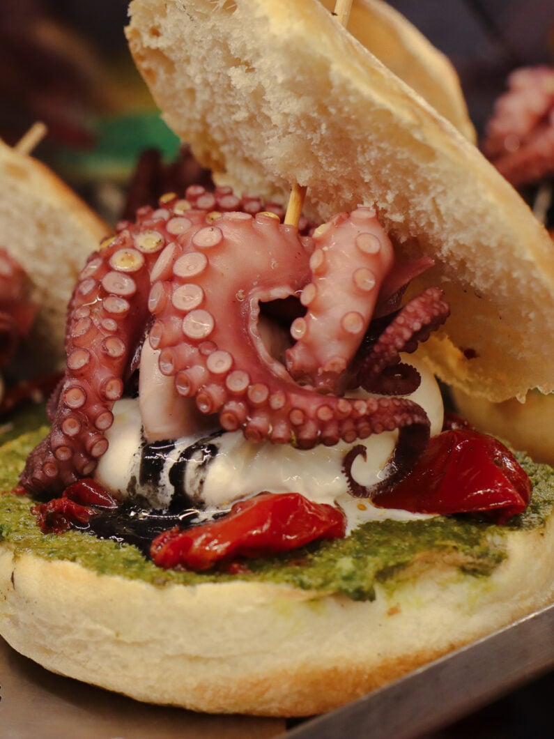 Panino col polpo Bari