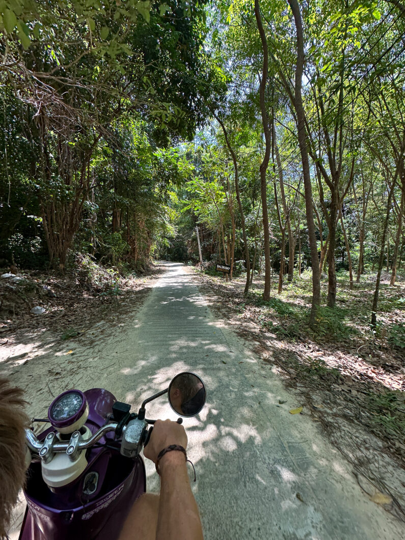 Koh Por Thailand scooter rijden