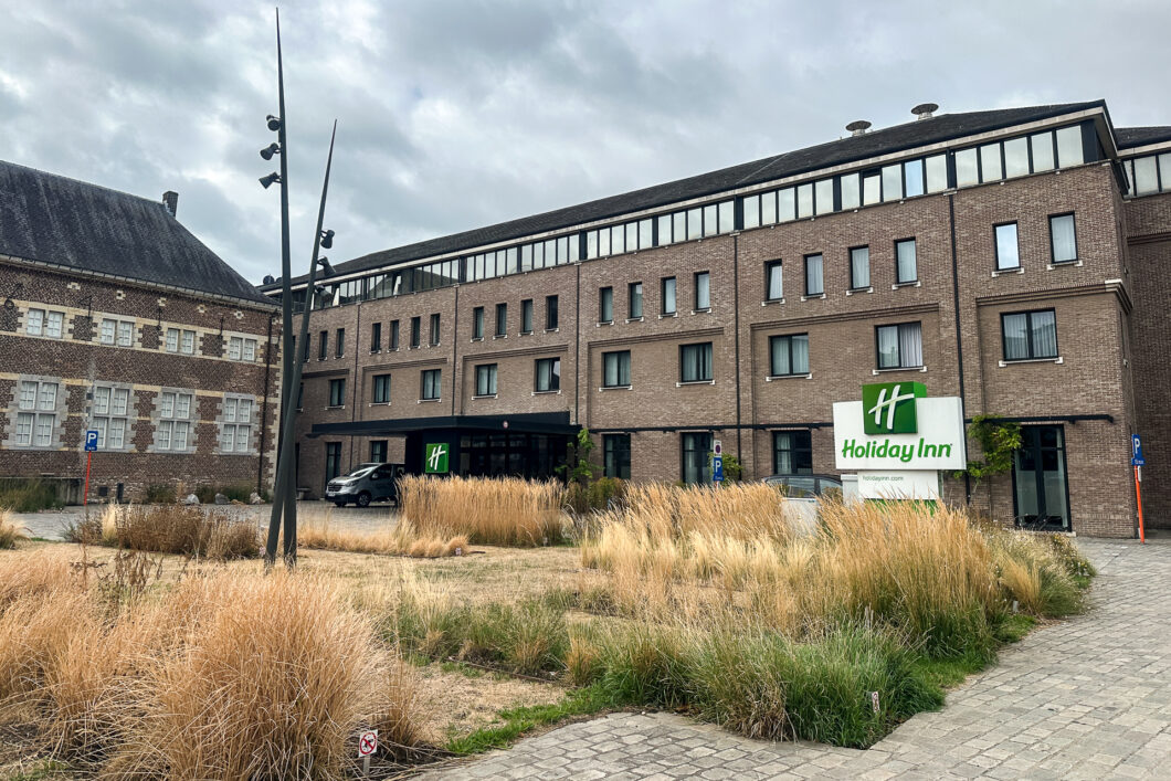 Het Holiday Inn Hasselt aan de Kattegatstraat, midden in het centrum