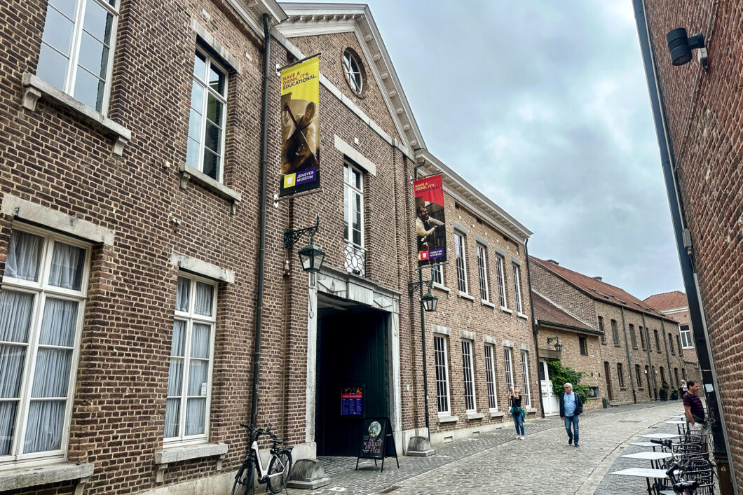 De gevel van het Nationaal Jenevermuseum aan de Witte Nonnenstraat in Hasselt