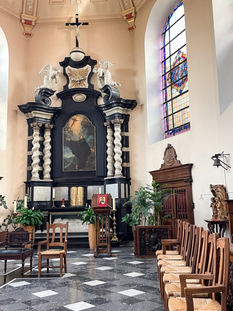 Het hoofdaltaar van de Minderbroederskerk in Hasselt