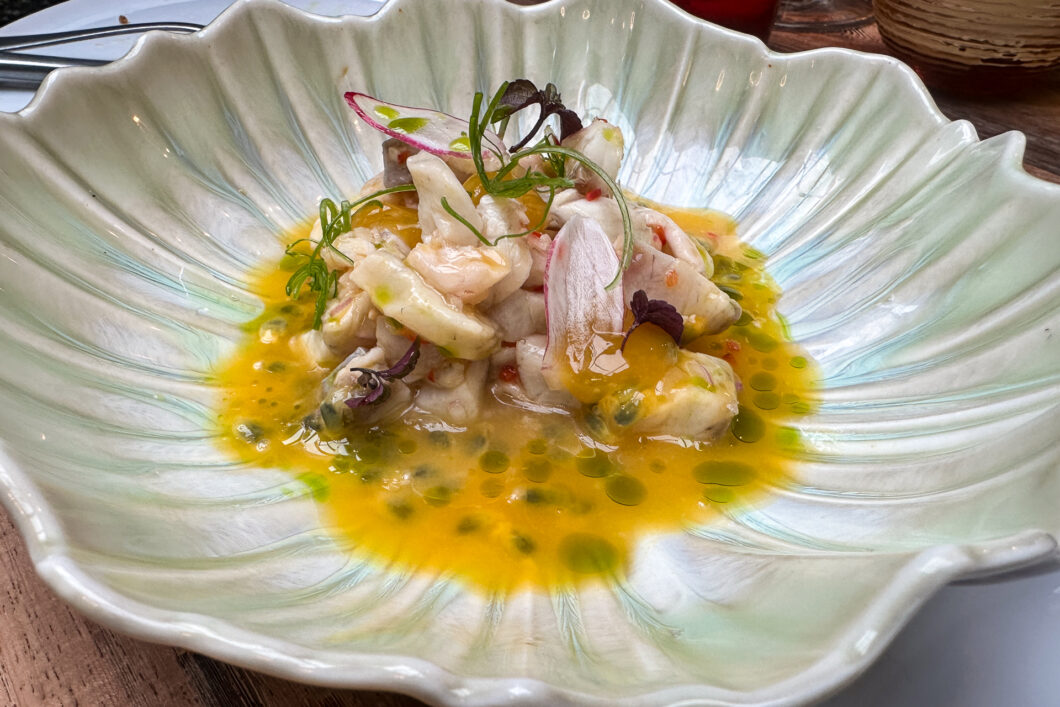 Ceviche met passievruchtdressing bij restaurant Uw Zuster in Hasselt