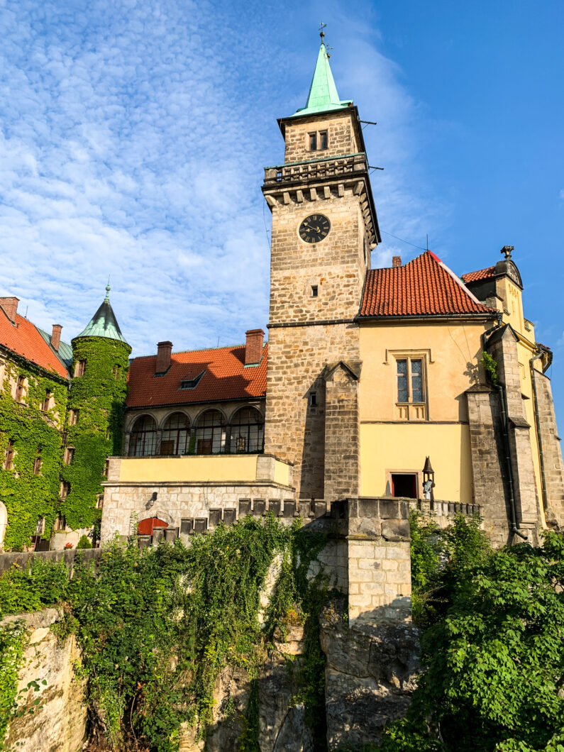 zamek hruba skala hotel