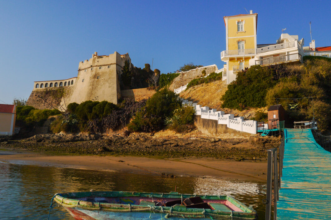 Fort aan de rivier de Mira in Vila Nova de Milfontes