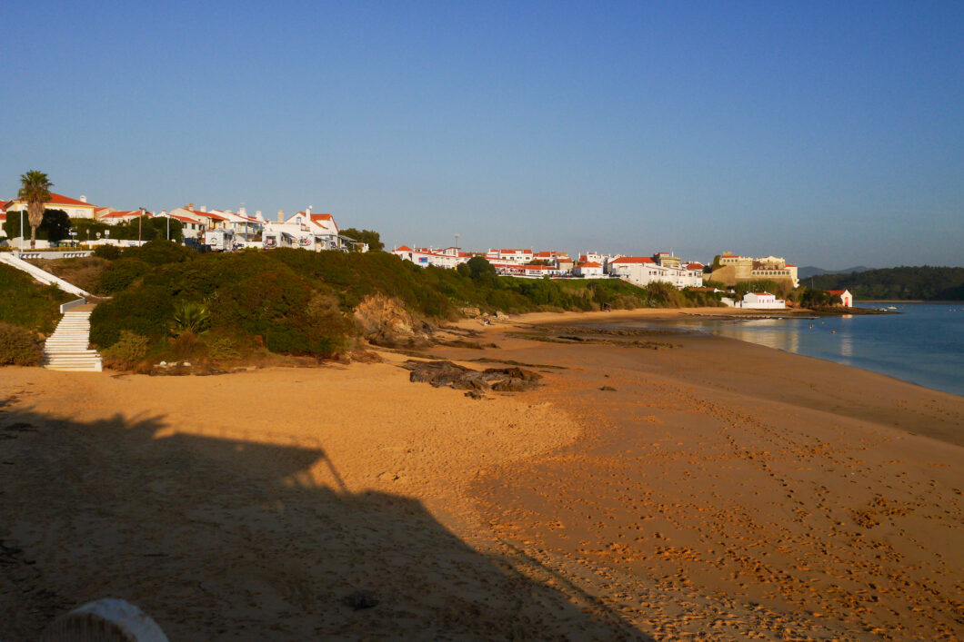 Rivierstrand aan de Mira bij Vila Nova de Milfontes